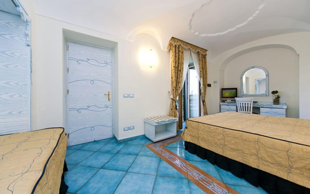 Hotel Bellevue Benessere & Relax 이스키아 외부 사진