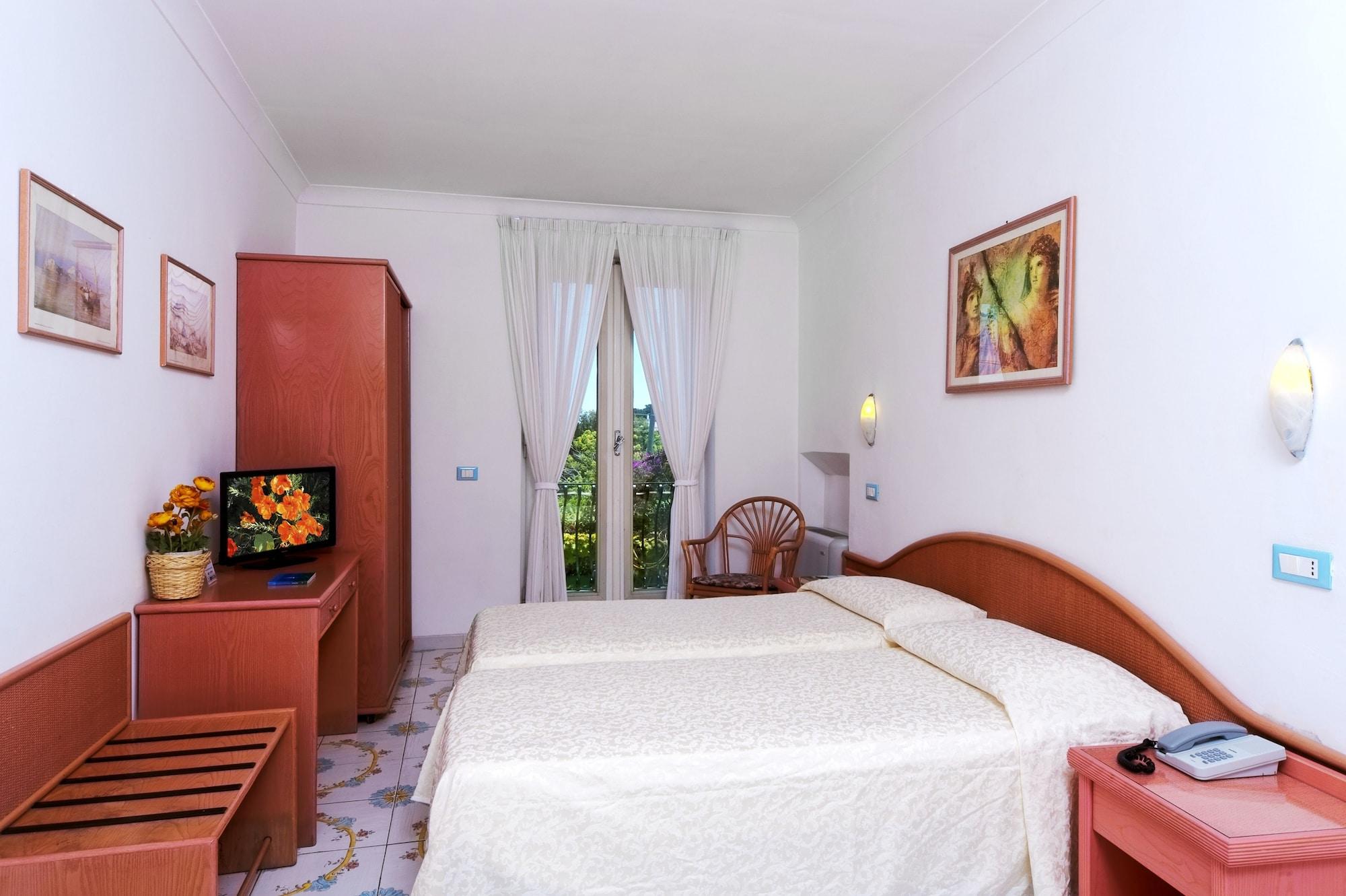 Hotel Bellevue Benessere & Relax 이스키아 외부 사진
