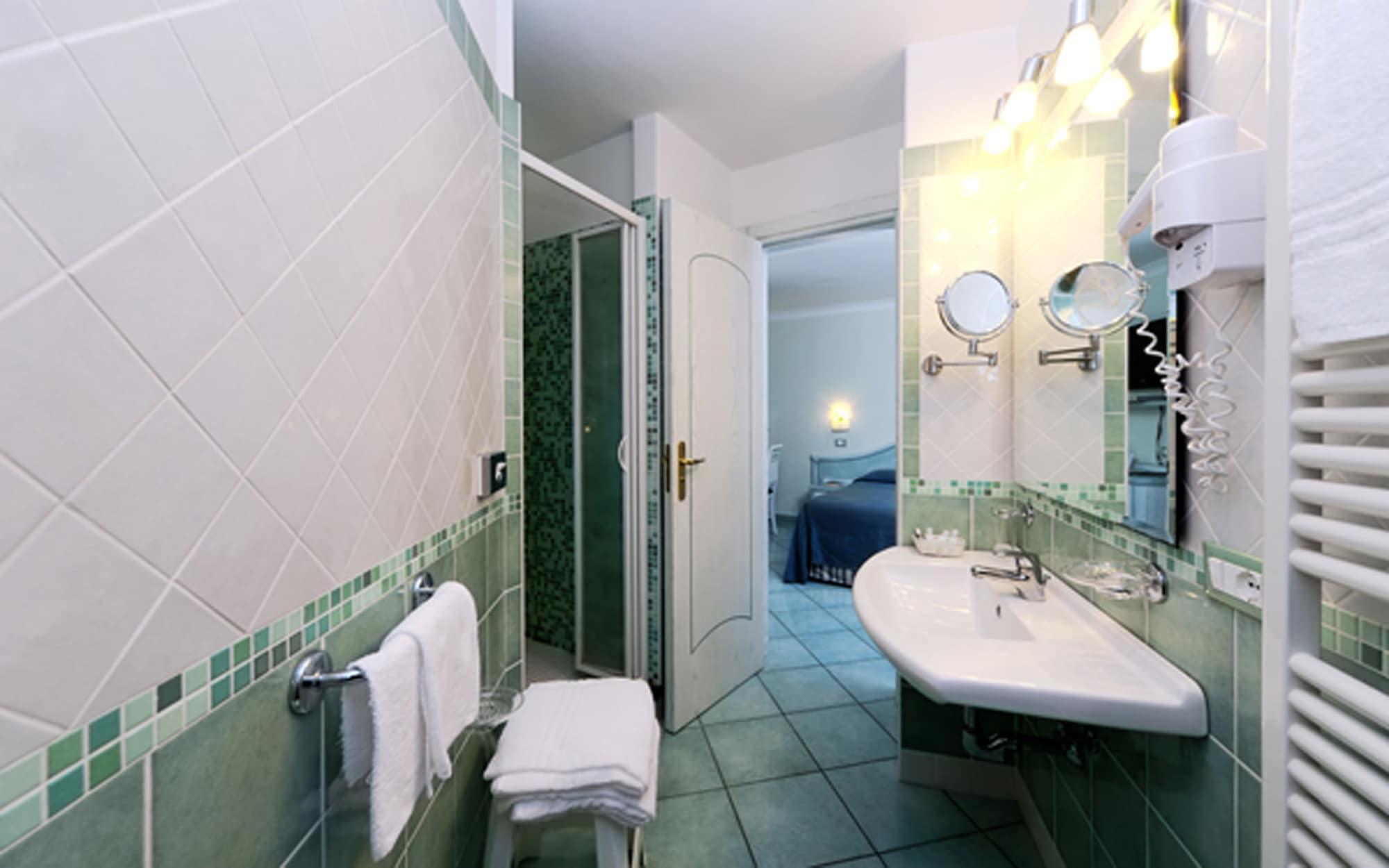 Hotel Bellevue Benessere & Relax 이스키아 외부 사진