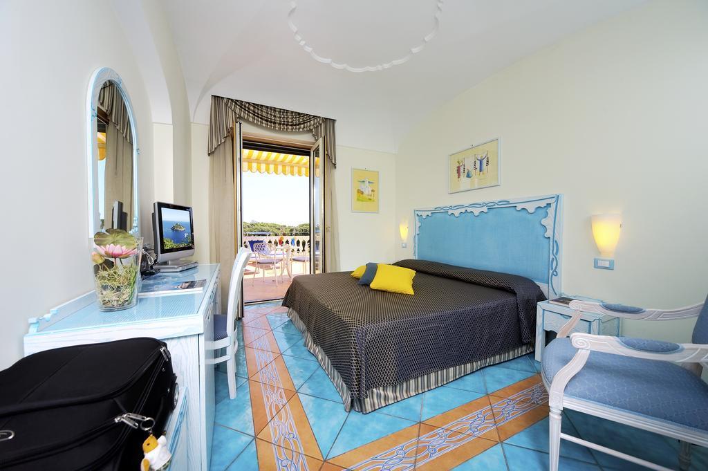 Hotel Bellevue Benessere & Relax 이스키아 외부 사진