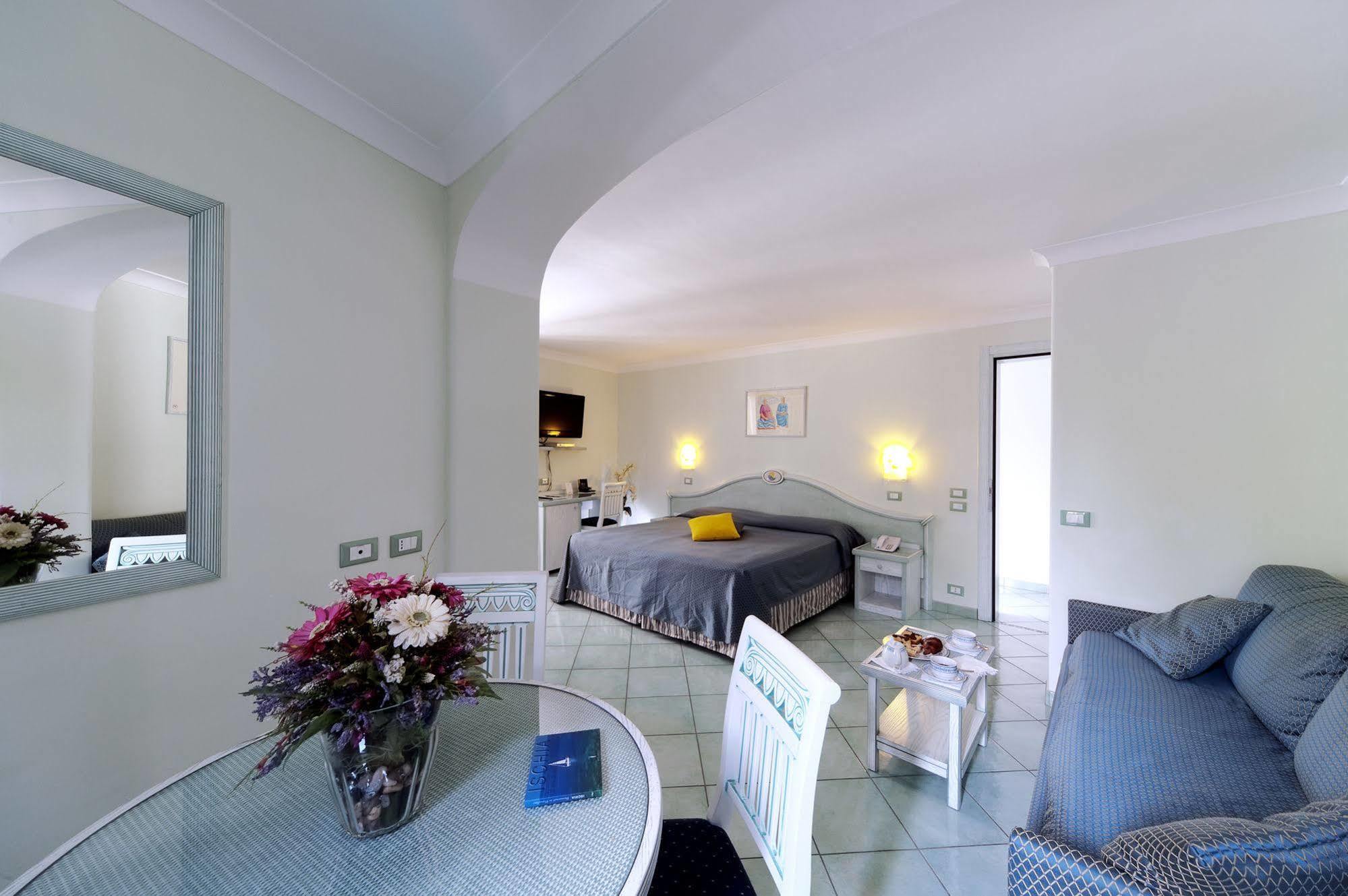 Hotel Bellevue Benessere & Relax 이스키아 외부 사진