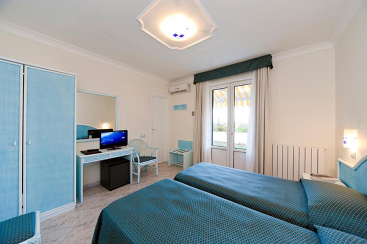 Hotel Bellevue Benessere & Relax 이스키아 객실 사진